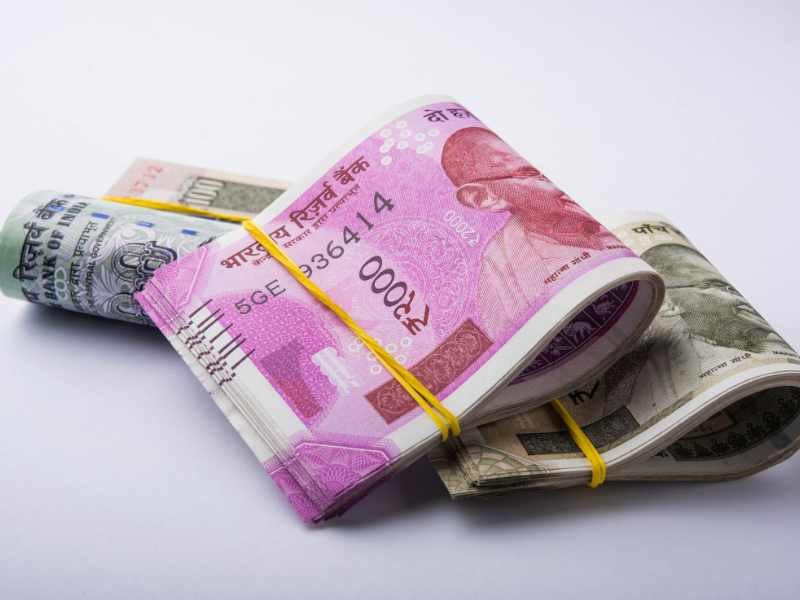 1 दिन में सबसे ज़्यादा पैसा कौन कमाता है